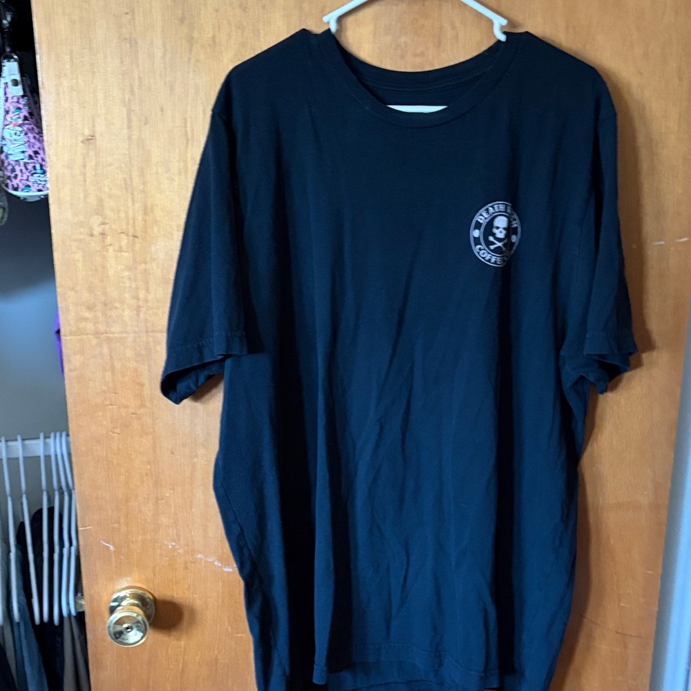 💕3/$25💕Black Short-Sleeve Graphic Tee with Small Chest Emblem